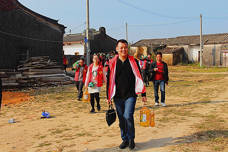 汕尾市教育局志愿者服务队到海丰县公平镇平三