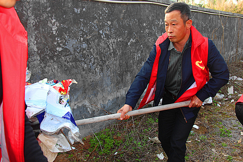 汕尾市教育局志愿者服务队到海丰县公平镇平三