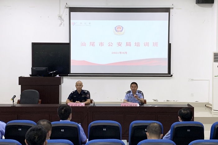 郑岭教官上课1.jpg