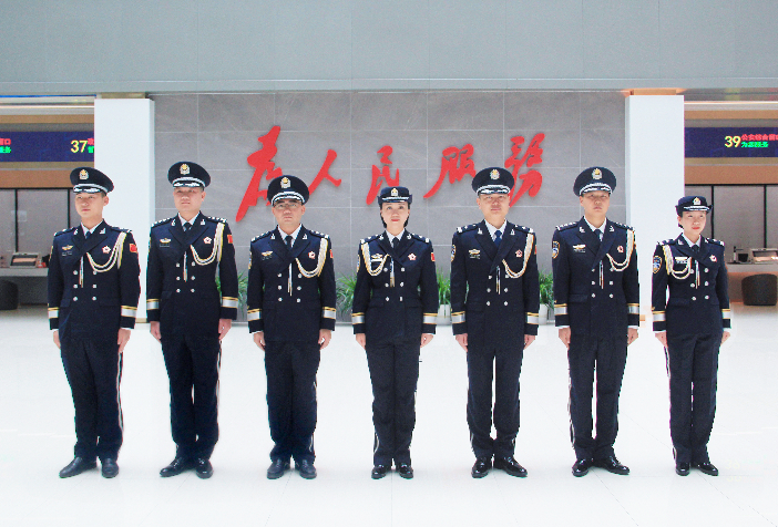 行政审批科集体 警礼服照片.jpg