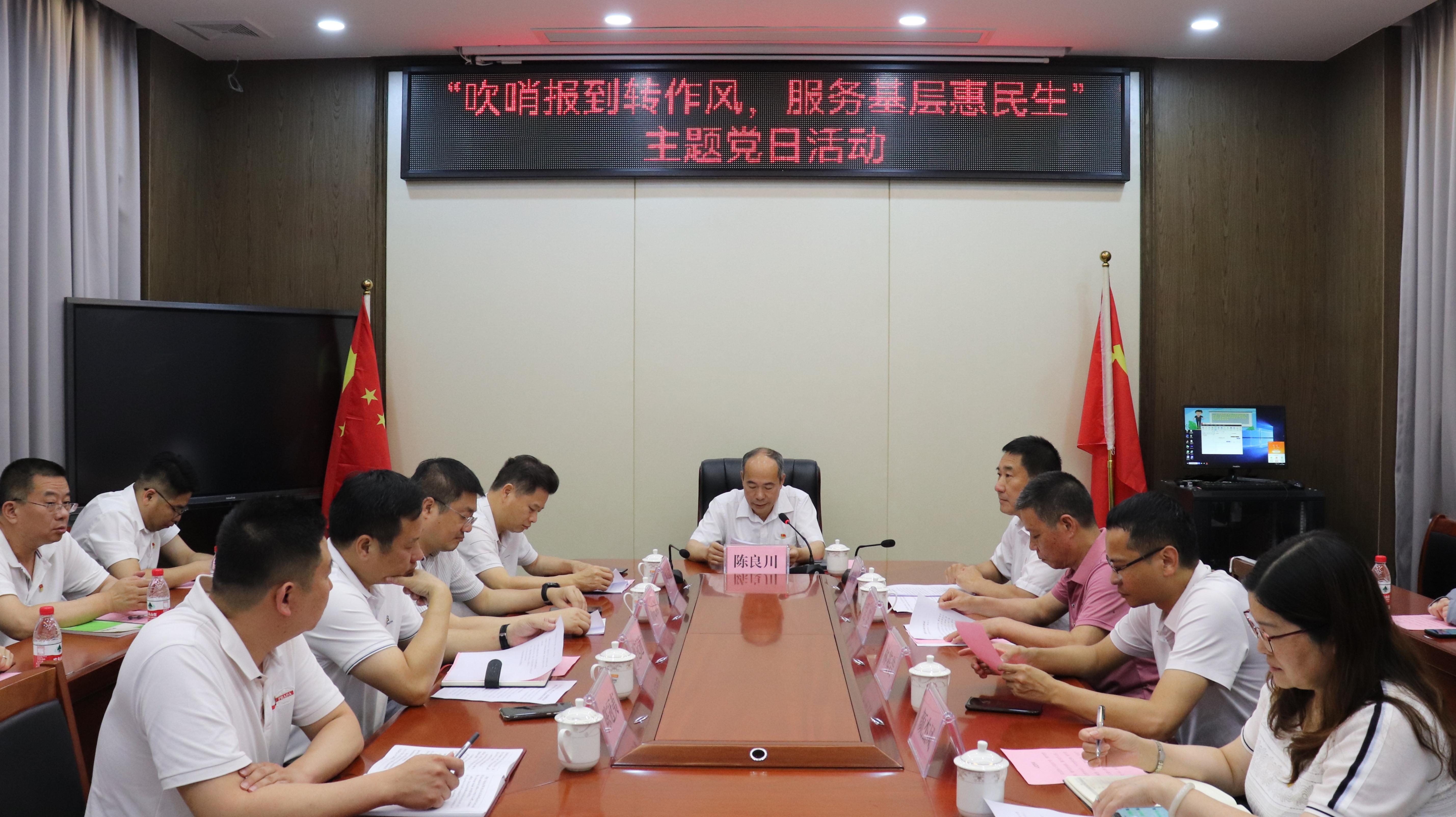 市医保局党支部联合市城区医保局党支部开展“吹哨报到转作风，服务基层惠民生”主题党日活动