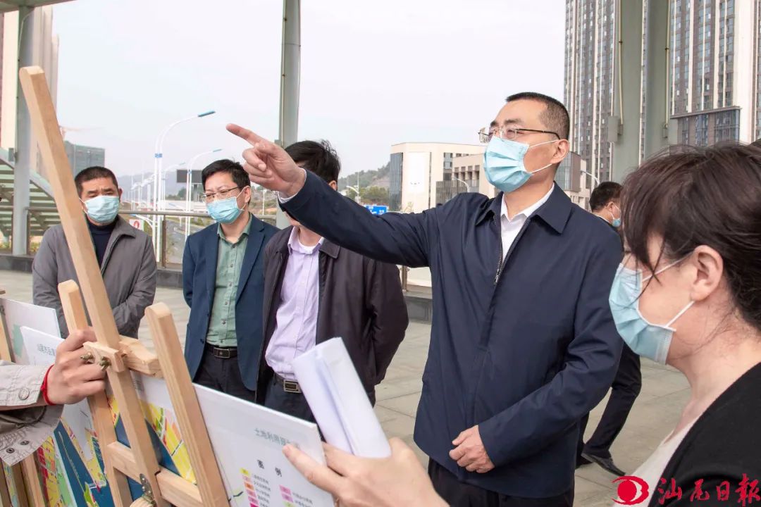 逯峰调研中央商务区和汕尾高新区红草园区时要求抢抓生产建设 高规格高质量推动发展.jpg