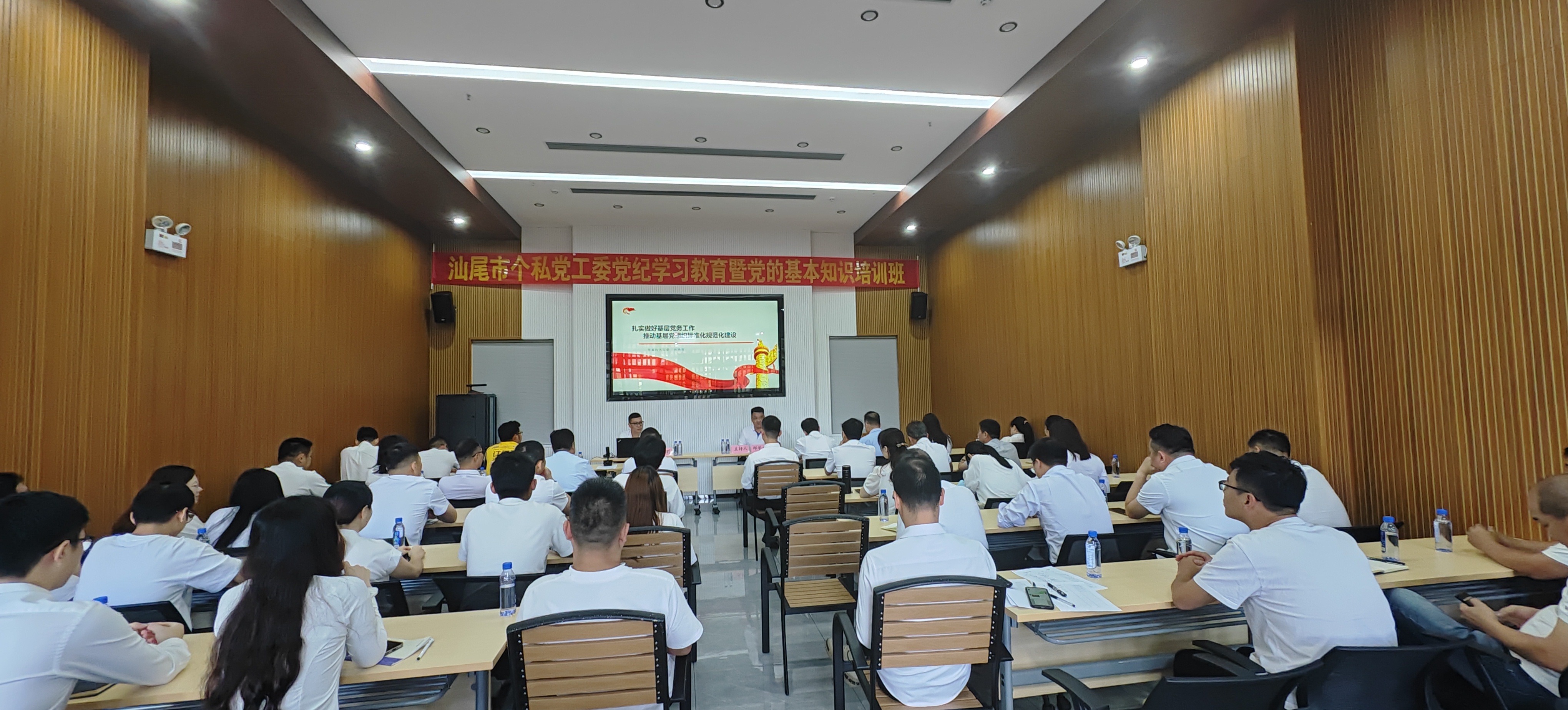 5ceea008e519416a6a09514d0bee9c6.jpg