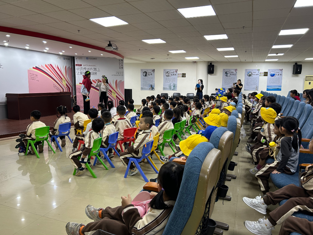 老师表演.jpg