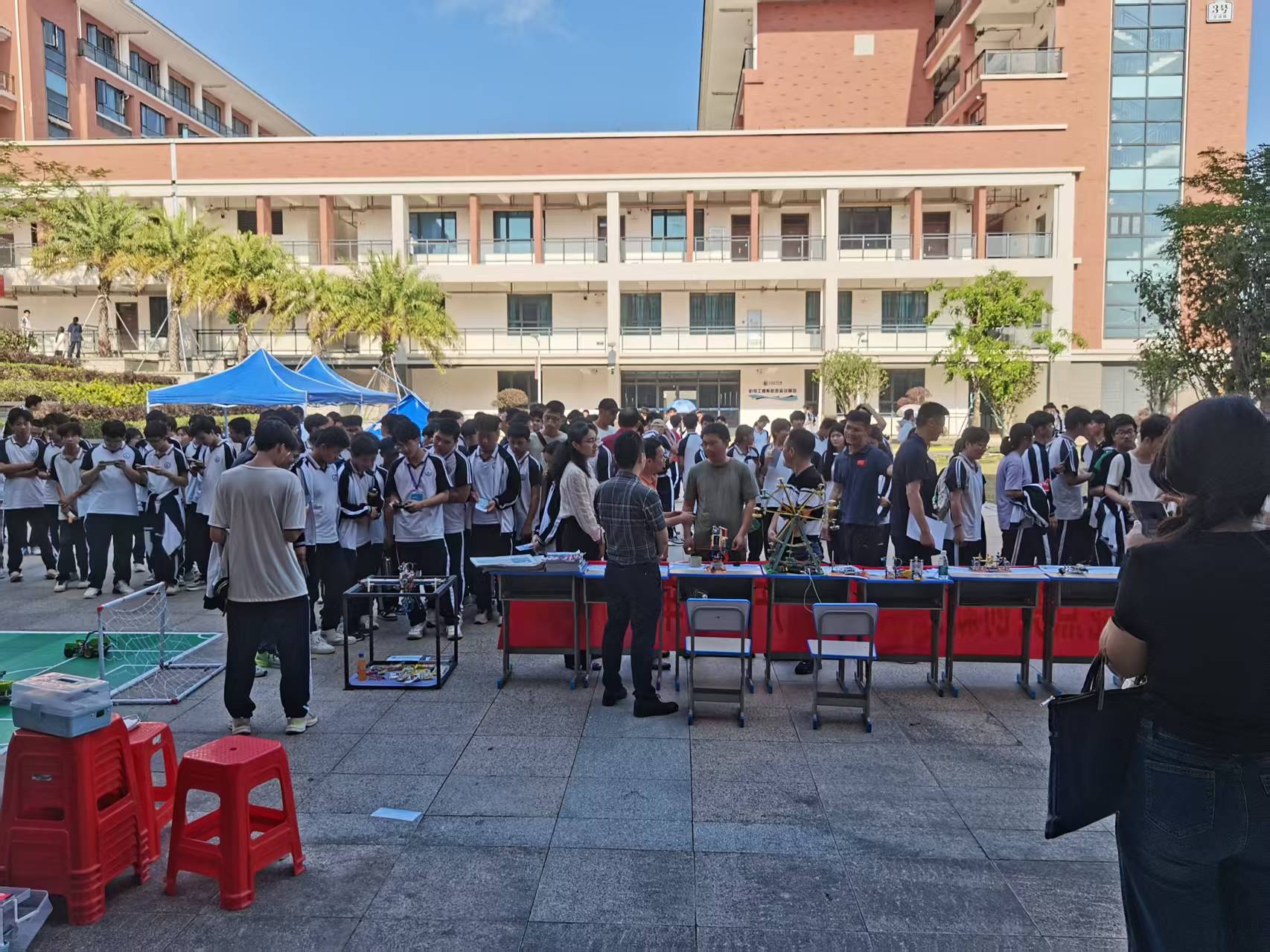 进学校人工智能产品展示和培训.jpg