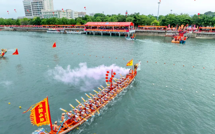 首屆海峽兩岸民俗文體匯乙巳端午龍舟匯演在汕尾品清湖舉行 感受同根同俗 共敘兩岸情深