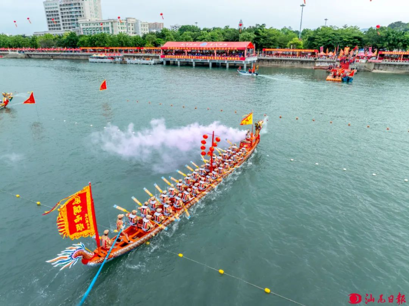 首届海峡两岸民俗文体汇乙巳端午龙舟汇演在汕尾品清湖举行 感受同根同俗 共叙两岸情深