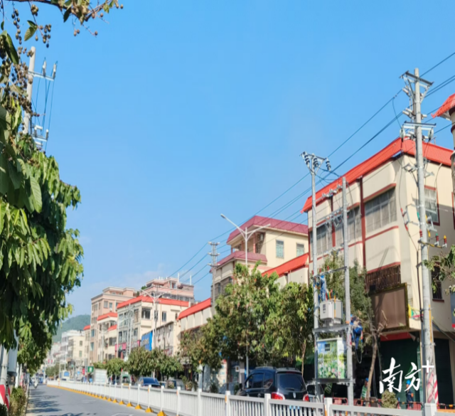 海丰县梅陇镇圩镇主干道横跨线路全部下地。