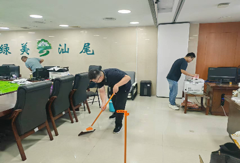 汕尾市林业局开展爱国卫生统一行动