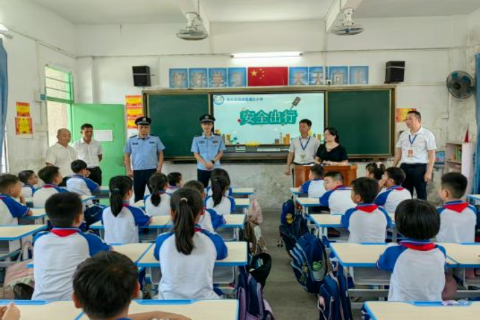 【阳光下的守护】开学季丨新学期，汕尾公安与你一起准时“报到