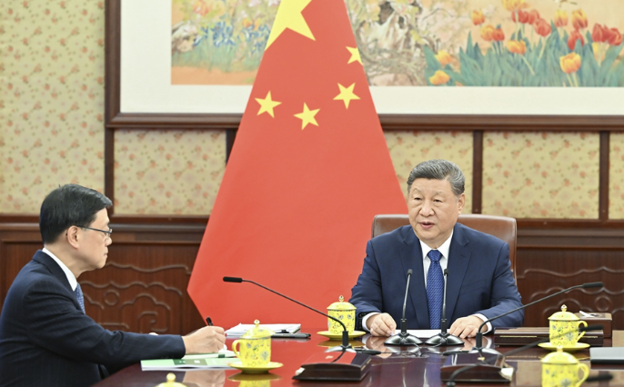 习近平听取李家超述职报告