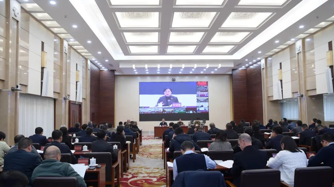 全省政务服务和数据管理工作会议在广州召开