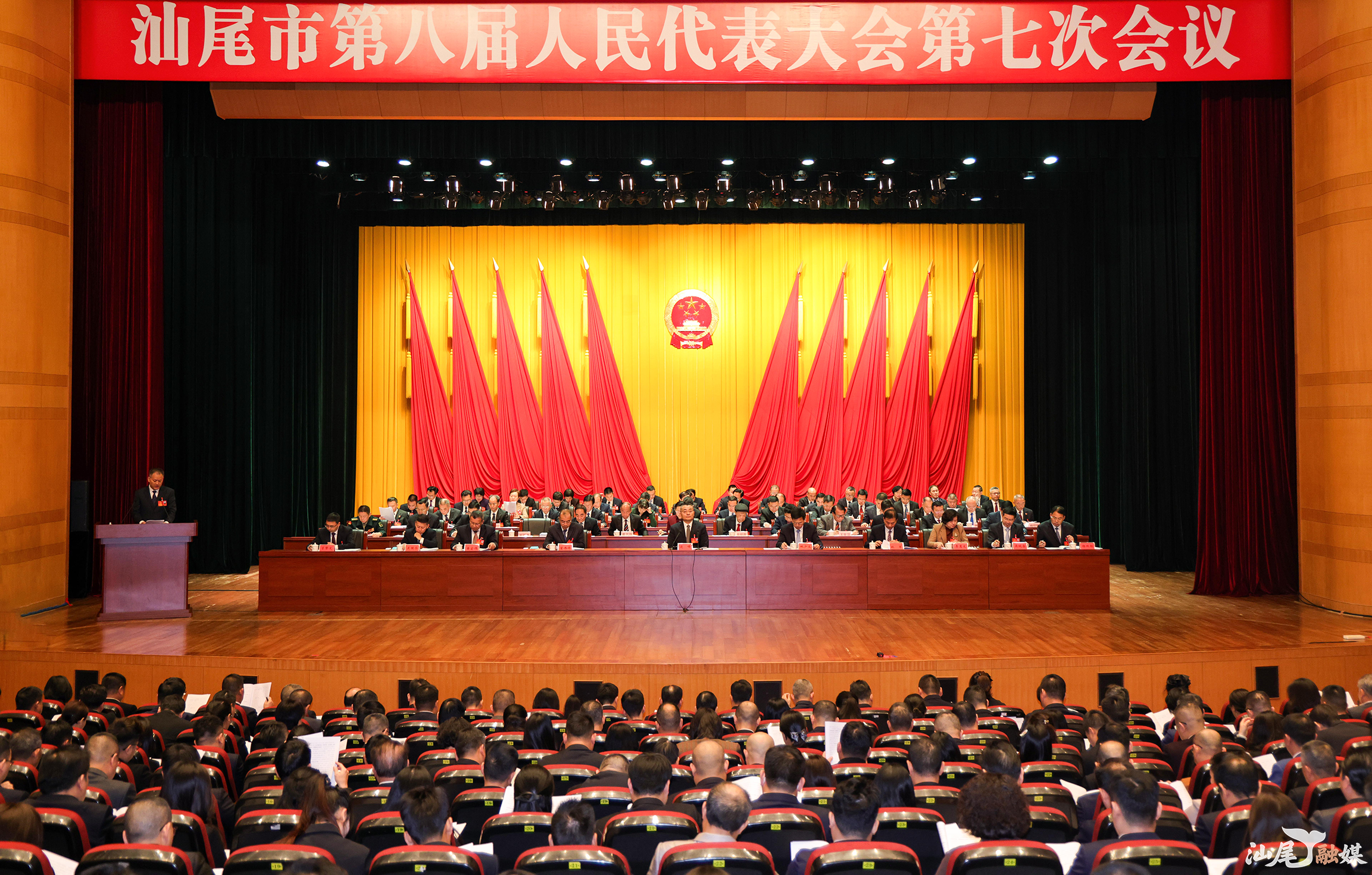 市八届人大七次会议开幕 逯峰主持大会 王延奎作政府工作报告