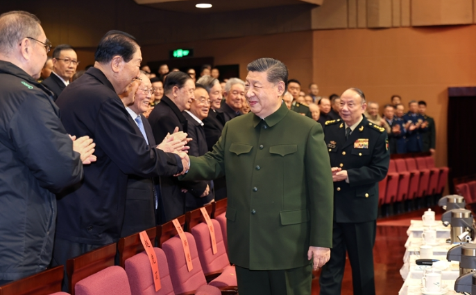 中央军委举行慰问驻京部队老干部迎新春文艺演出 习近平向全军老同志祝贺新春