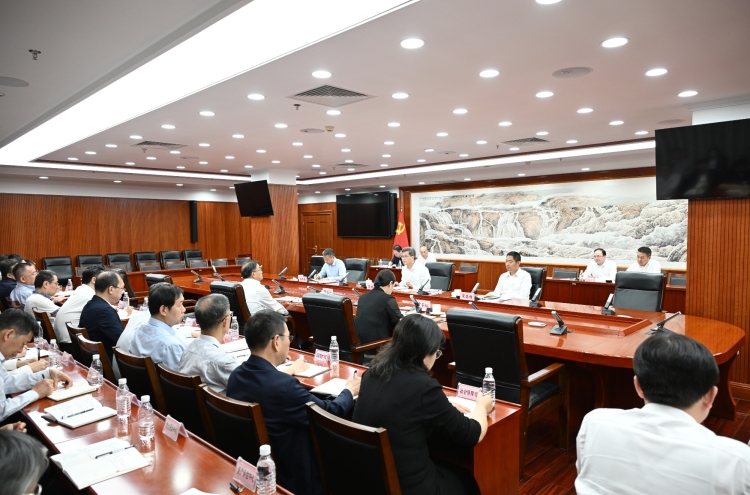 财政部党组理论学习中心组开展树立和践行正确政绩观学习教育<br/>第二期读书班暨集体学习研讨