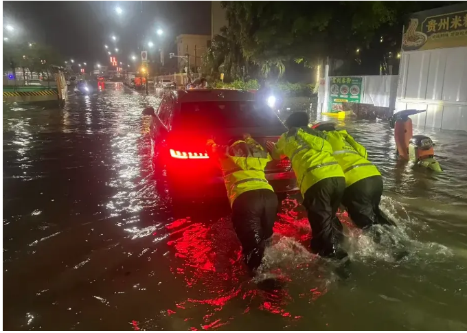 凤凰观察｜五十年一遇暴雨，汕尾如何守住“零伤亡”？