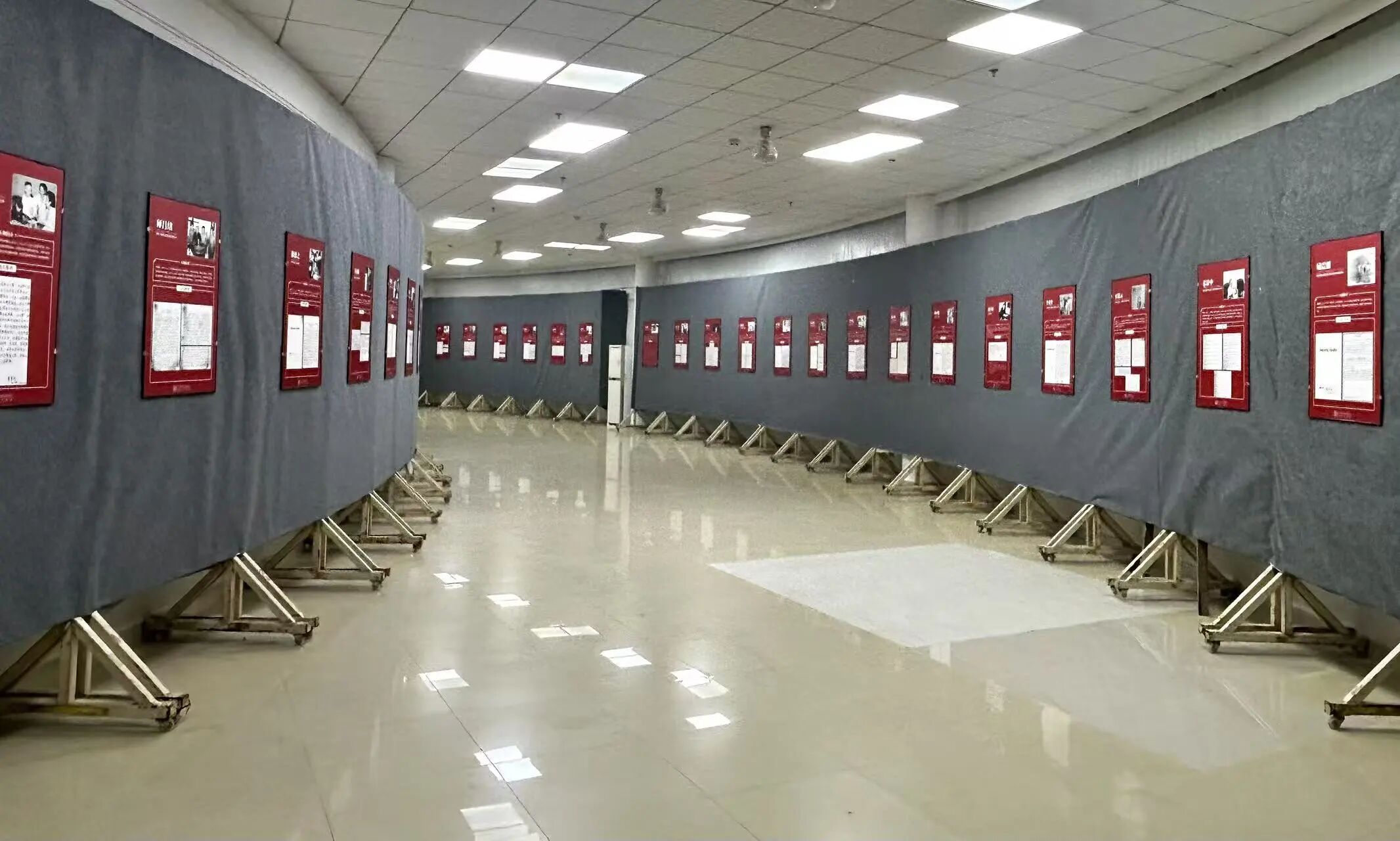 “众心向党 自立自强—— 中国科学家入党志愿书”主题展在汕尾市图书馆展出