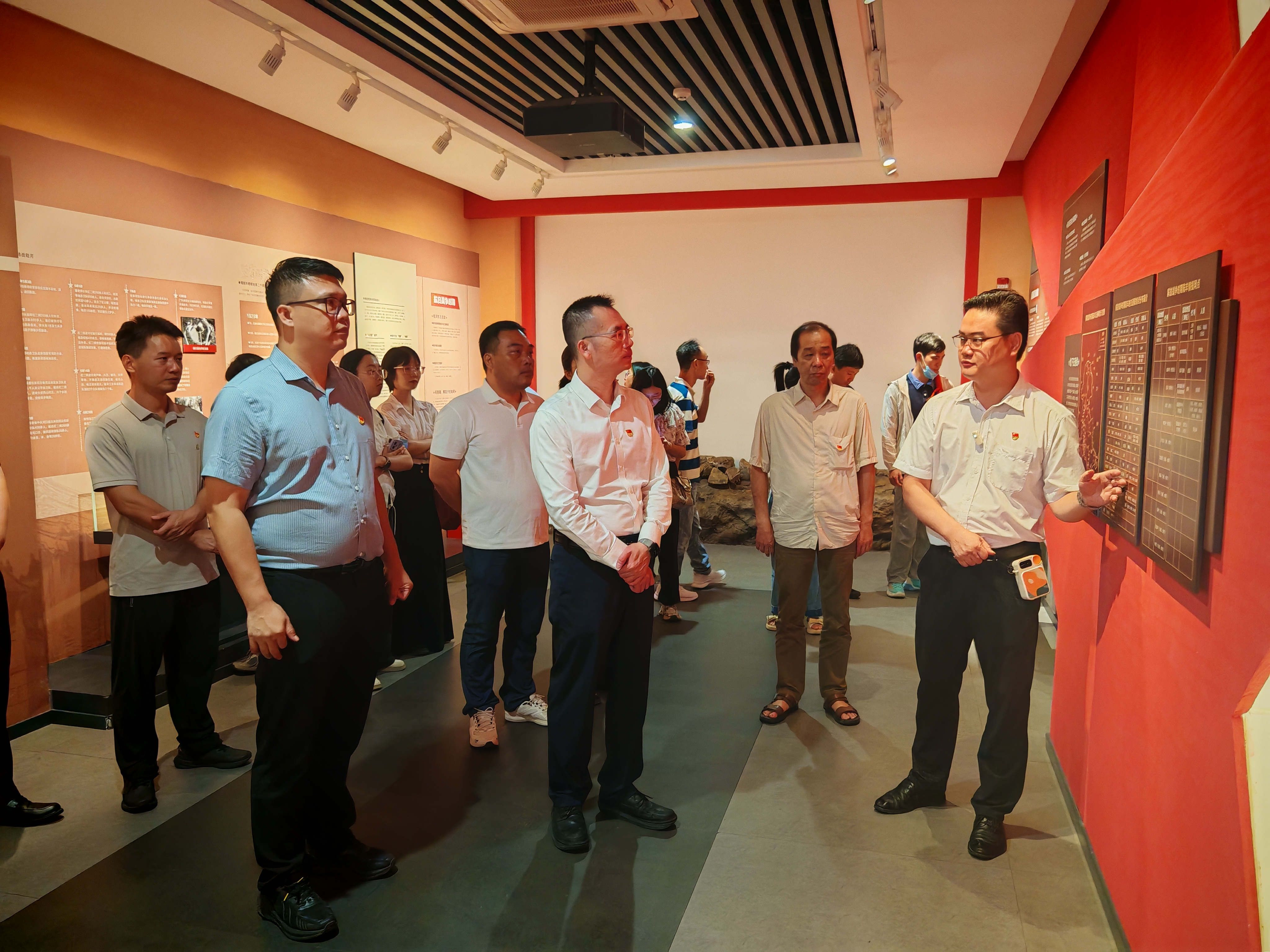 党建引领强队伍 科技赋能促发展——市科技局赴布金村开展主题党日活动