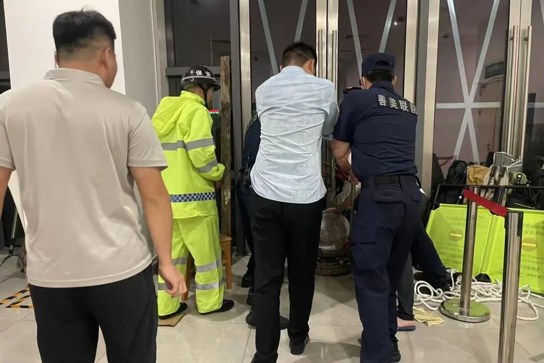 守护全市人民健康——深汕中心医院干部职工坚守岗位全力做好强台风“红霞”处置应对工作