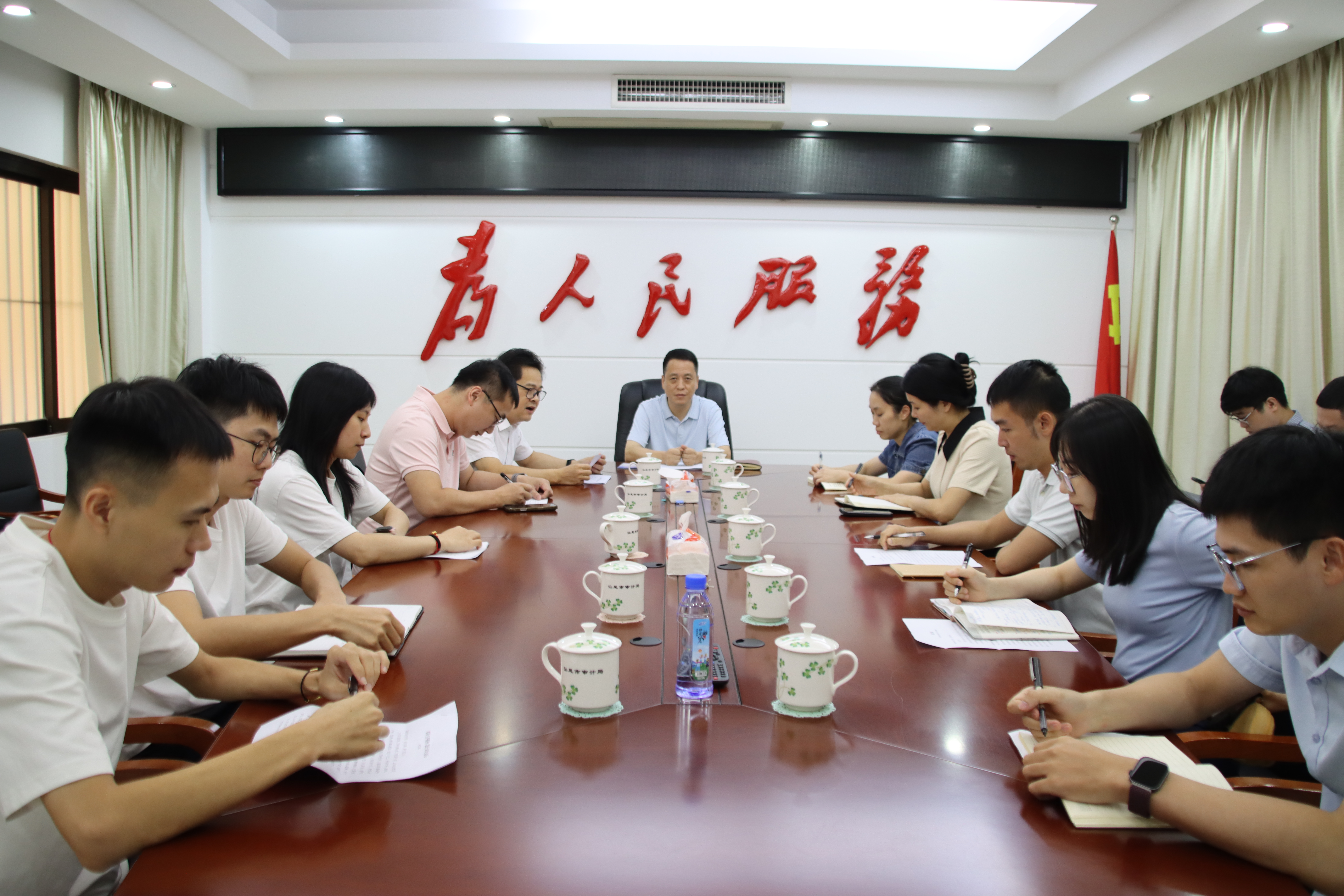 市审计局召开青年干部座谈会