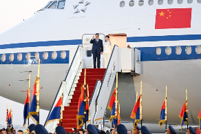 习近平抵达开罗对埃及进行国事访问