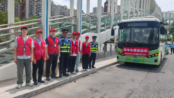 党员先锋冲在前 交通服务暖归途