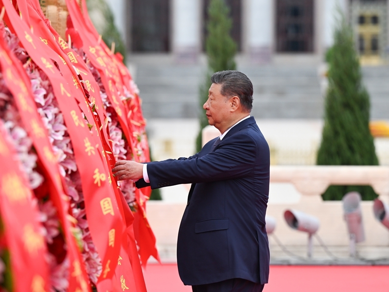 烈士纪念日向人民英雄敬献花篮仪式在京隆重举行 习近平等党和国家领导人出席