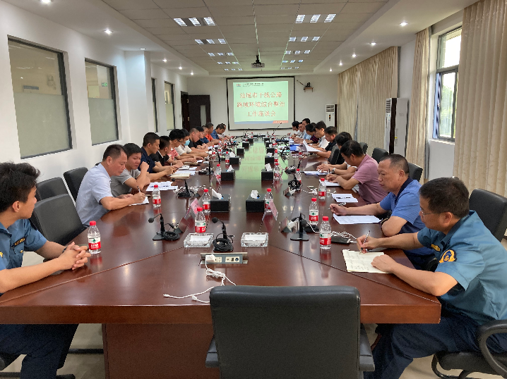 座谈会.jpg