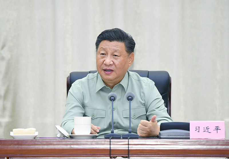 10月13日上午，中共中央总书记、国家主席、中央军委主席习近平视察海军陆战队。这是习近平在听取汇报后发表重要讲话。新华社记者 李刚 摄