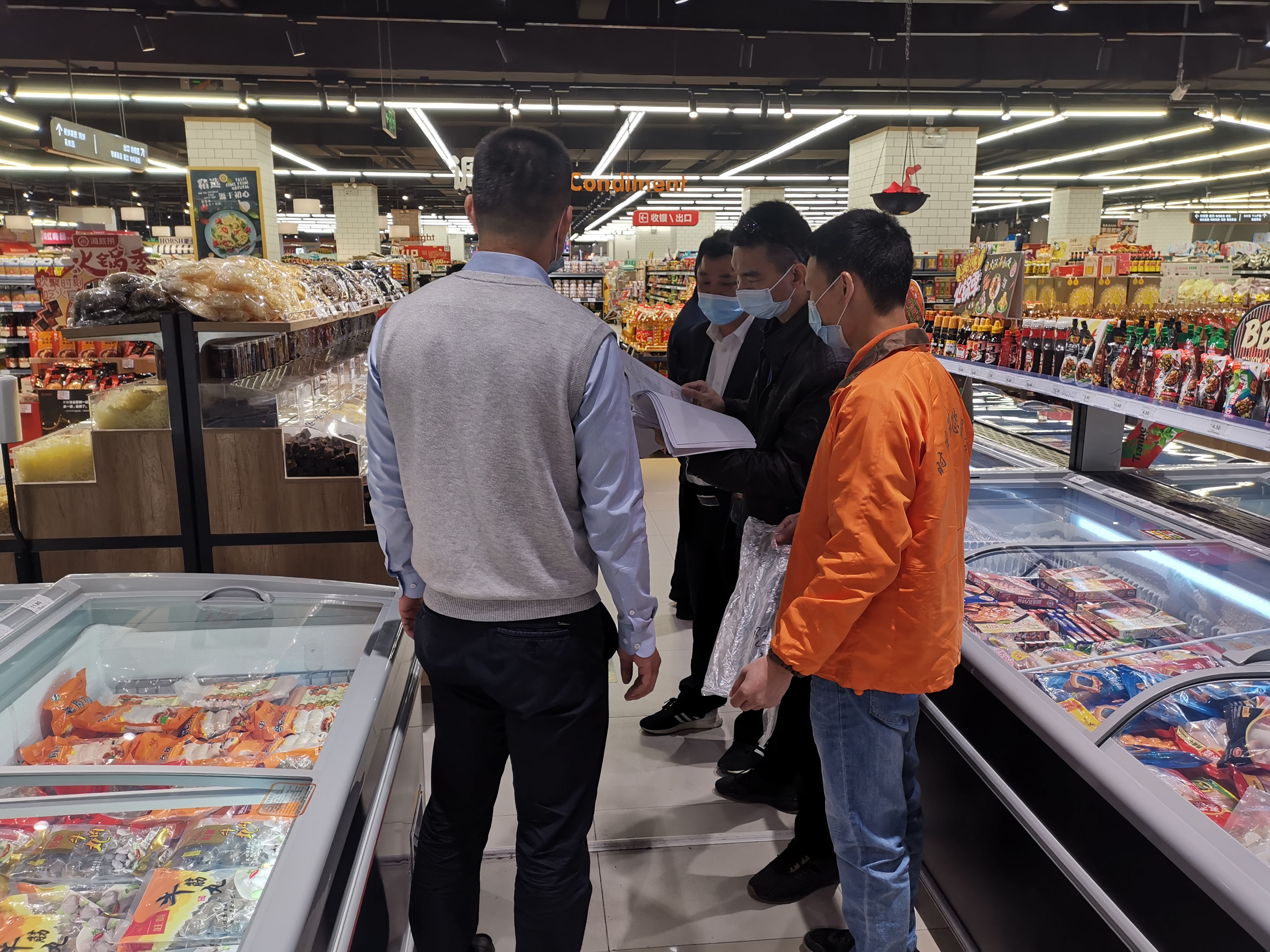 汕尾市农贸市场疫情防控专班开展全市进口冷链食品疫情防控工作督查督导.jpg