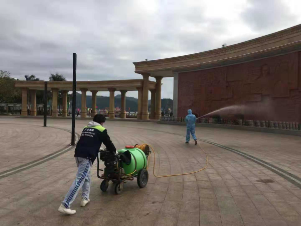 罗马广场消毒.jpg