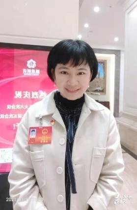 汕尾市人大代表、海丰县附城镇附城中学教师施海燕