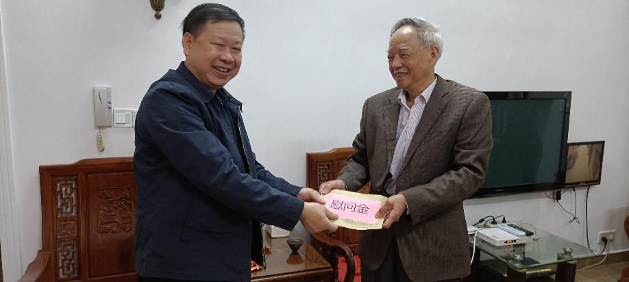 慰问老干部.jpg