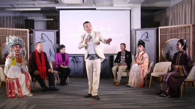 白字戏国家级代表性传承人、国家二级演员吴佩锦表演白字戏《山伯访友》选段。