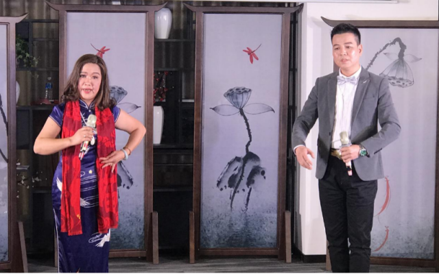 名旦陈美珍与戏迷邱小勇联演西秦戏经典唱段《三对面》。