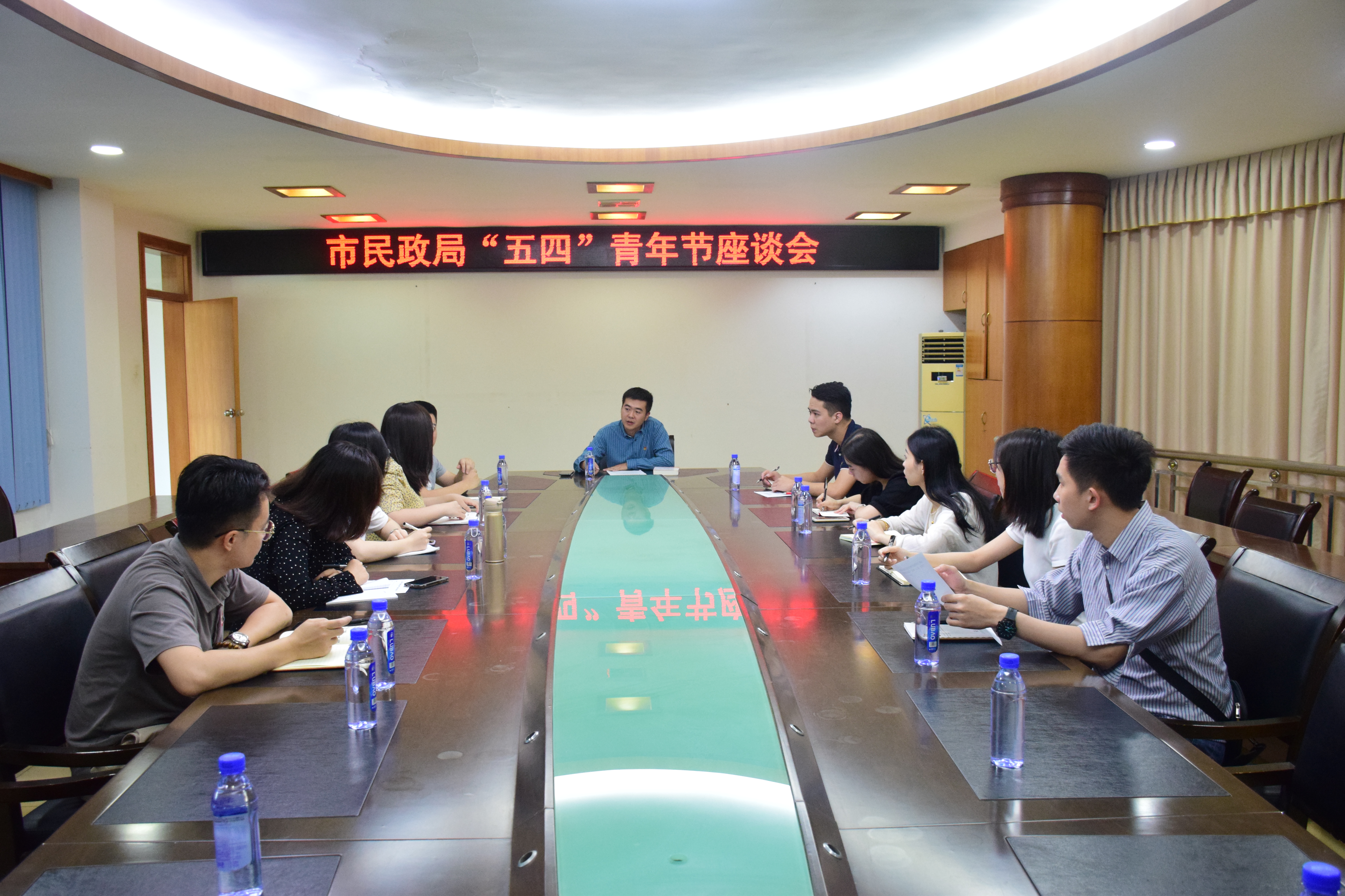 4-30青年座谈会1.JPG