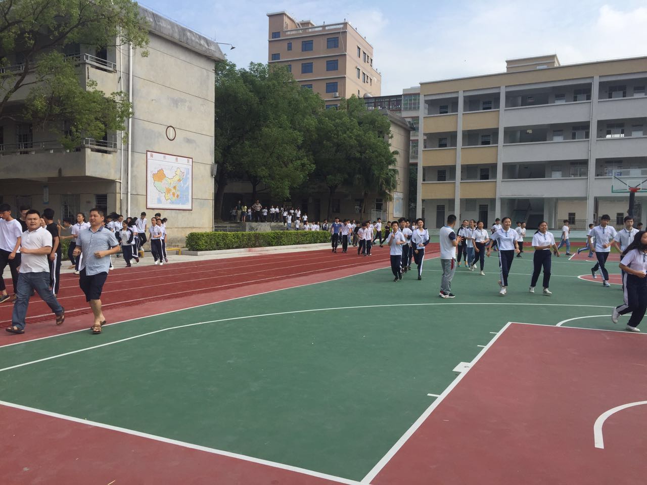 汕尾陆河县河城第二中学举办防震减灾知识讲座