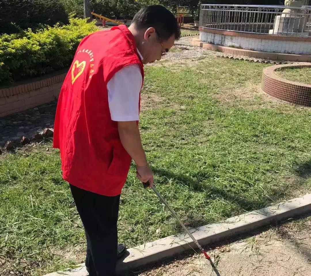 市政务办联合市供水公司开展卫生清洁志愿服务