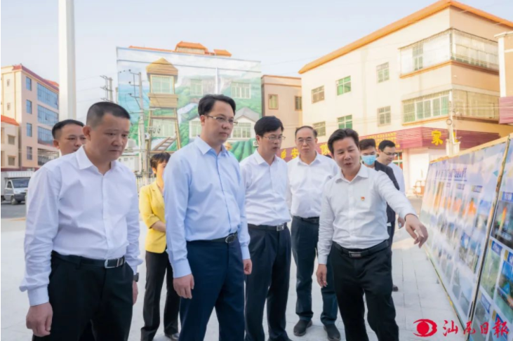 张晓强先后来到碣石镇新布村,桥冲镇溪碧村,博美镇和八万镇镇圩,深入