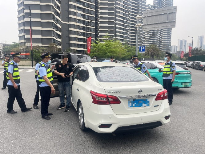汕尾市交通运输综合执法支队三强化扎实开展清明节假期打击黑车非法