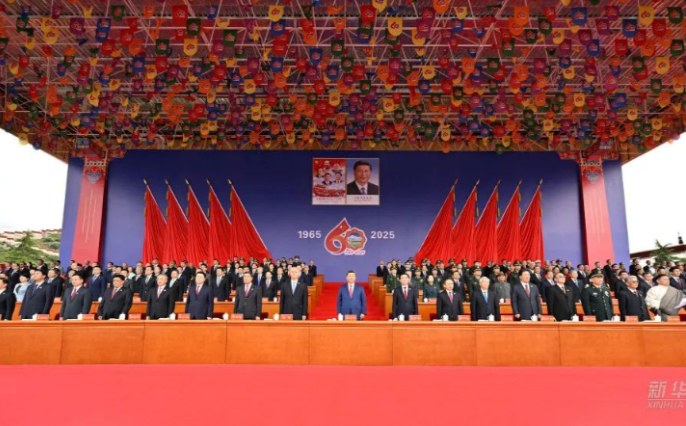 西藏自治区成立60周年庆祝大会隆重举行 习近平出席大会