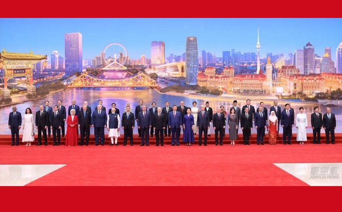 习近平和彭丽媛为出席2025年上海合作组织峰会的国际贵宾举行欢迎宴会