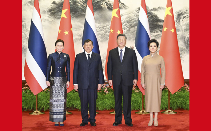 习近平会见泰国国王哇集拉隆功