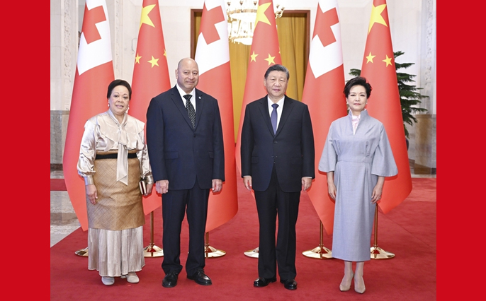 习近平会见汤加国王图普六世