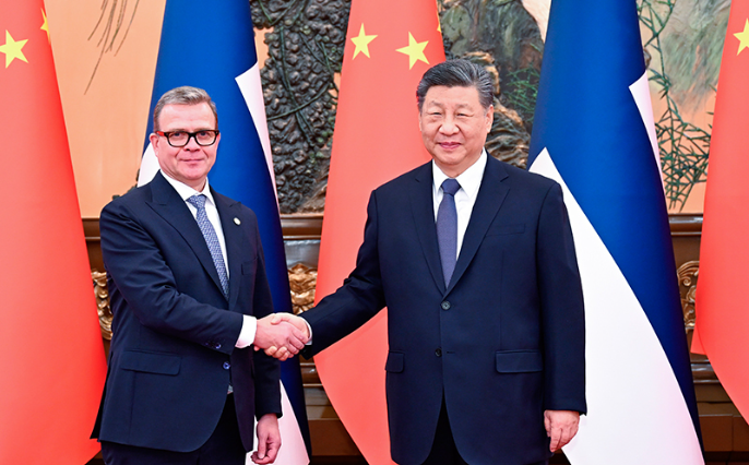 习近平会见芬兰总理奥尔波