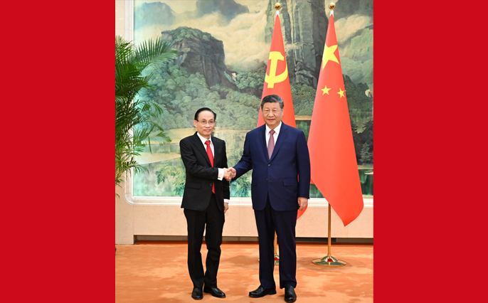 习近平会见越共中央总书记特使黎怀忠