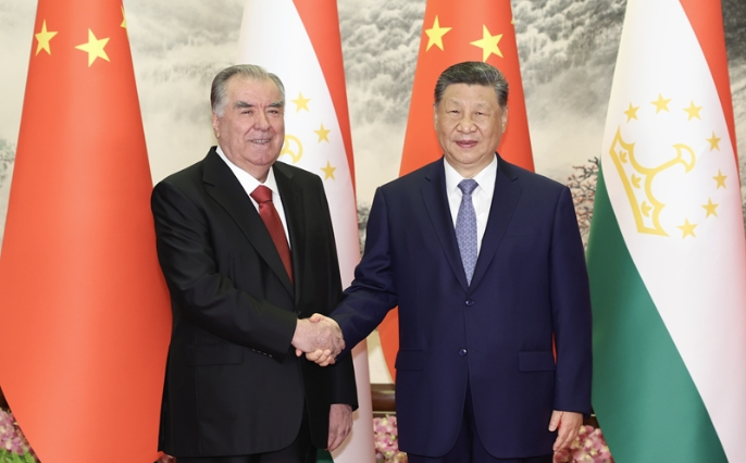 习近平同塔吉克斯坦总统拉赫蒙会谈