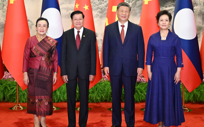 习近平同老挝人民革命党中央总书记、国家主席通伦举行会谈
