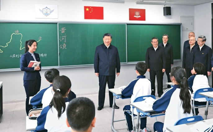 习近平：一体推进教育科技人才发展