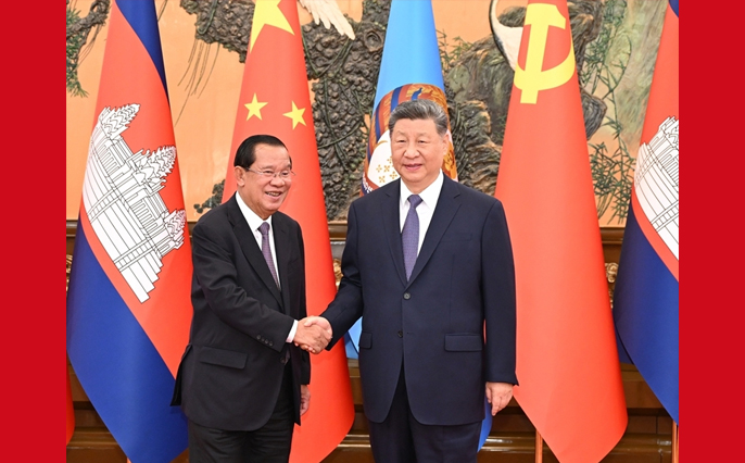 习近平会见柬埔寨人民党主席、参议院主席洪森